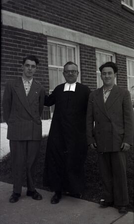 Trois hommes