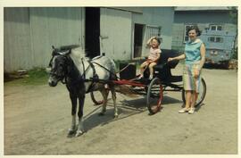 Claudine Vohl avec son neveu Yvon Ouellette en voiture