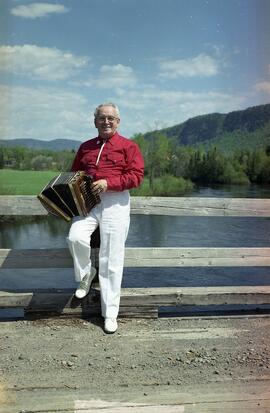 Lavallée Jean Paul et son accordéon - Chambre de commerce Saguenay
