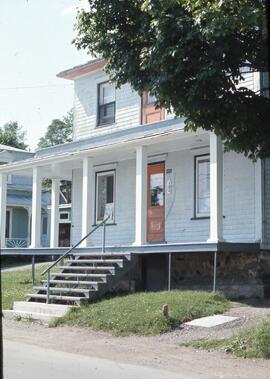 Maison Arthur Côté , barbier
