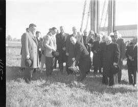 Bénédiction des travaux de l'école de Saint-Casimir "Première pelletée de terre"