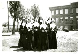 Groupe de religieuses (2)