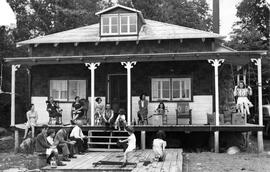 Chalet et famille de JB Martel