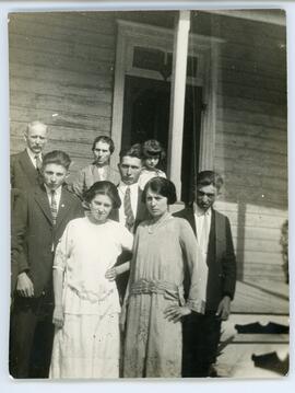 Famille d’Yvonne L’Écuyer : Télesphore, Sara, Corinne, Roméo, Adrien, Yvonne, Albertine et Joseph
