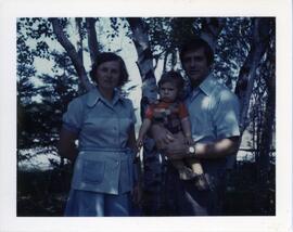 Claudine Vohl, Louis-David Vohl-Julien et Gilbert Dallaire au chalet de Sylvie