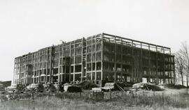 Construction - Saint-Jacques de Montcalm (Lanaudière) - 15 cm x 9 cm – n&b.