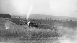 Tracteur dans un champ