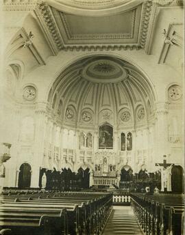 Intérieur église St-Casimir - 13 cm x 16 cm – n&b.