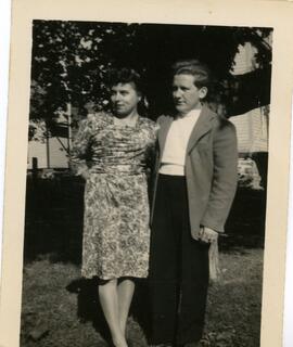 Roy Gilpin et Susan Julien à l’extérieur