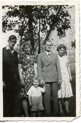 Clifford, Iola, Alice et Malcolm Kingsborough avec Everett