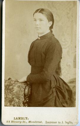 Portrait d’une femme non identifiée