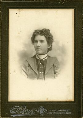 Portrait d’une femme non identifiée