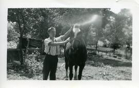 Lloyd Kingsborough avec le cheval de la famille