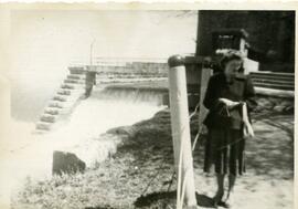 Alice Kingsborough au bord de l’eau