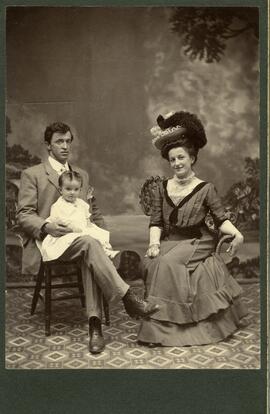 Photographie de Eugène Rivard et Angéline Dusablon et Catherine Rivard