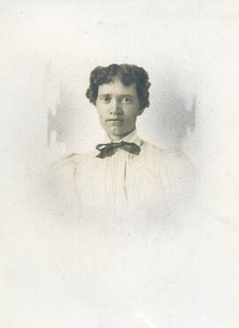 Portrait d’une femme non identifiée