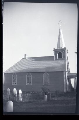 Photo du côté d’une petite église