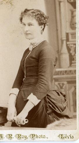 Portrait d’une femme non identifiée