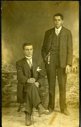 Portrait de deux hommes non identifiés