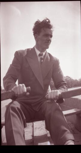 Harold Ross en train de pagayer
