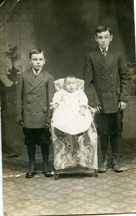 Portrait d’Everett, Andrew et Ethel Bonnallie