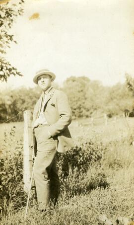 Photographie de Georges-Gérin Lajoie, époux de Catherine Rivard à Montréal (vue prise au cimetière)