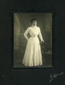 Une femme non identifiée