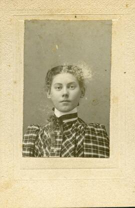 Portrait d’une femme non identifiée