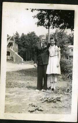 Everett Kingsborough et Vivian Delisle à l’extérieur