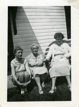 Alice Kingsborough avec sa tante Margaret et Doris