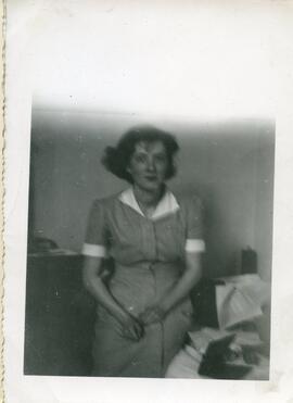 Alice Kingsborough portant un uniforme