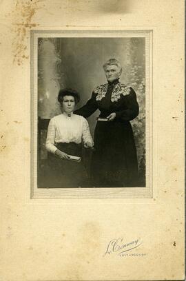 Portrait de Beatrice Gillepsie et sa mère