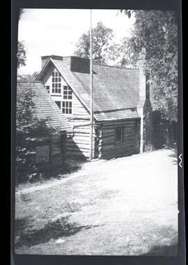 Une maison en bois rond