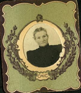 Portrait ovale d’une femme non identifiée