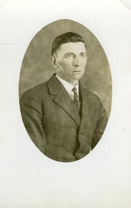 Photographie-carte postale : Roger Dusablon, fils de Épiphane Dusablon et Aglaé Tessier, décédé le 11 janvier 1967 à l’âge de 80 ans