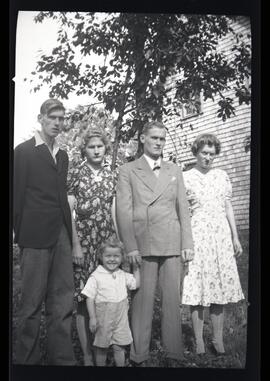 Les enfants de Saskett Kingsborough avec Everett